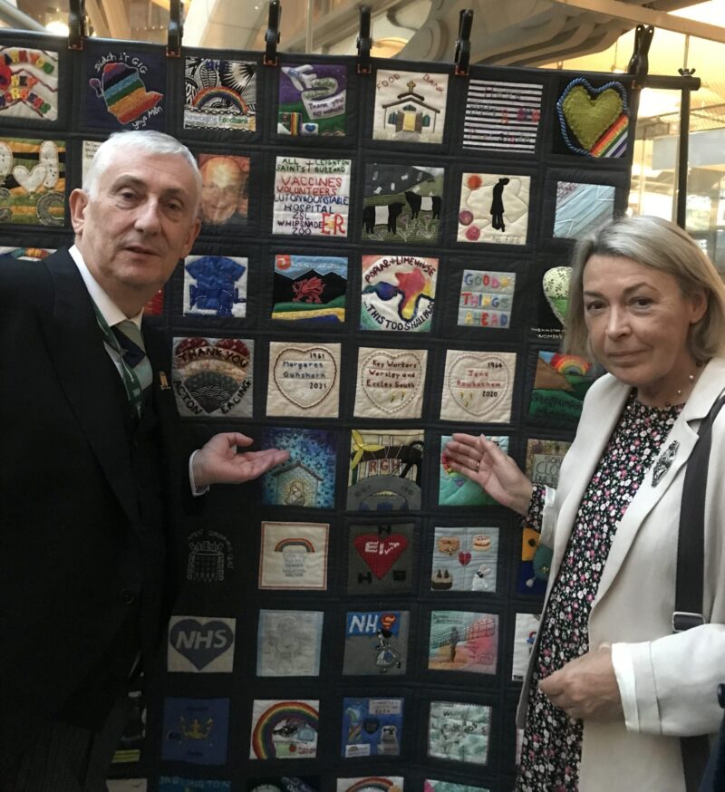 Barbara Keeley MP with Commons Speaker, Sir Lindsay Hoyle MP, viewing the memorial quilt